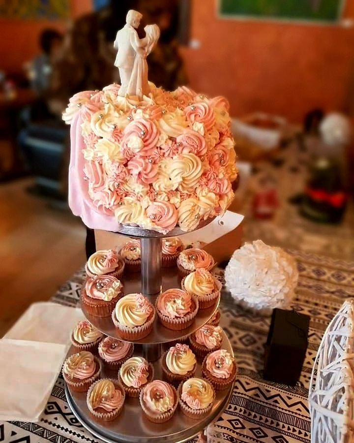 Cupcakes and cake